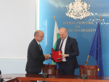 В МЗ се подписа Меморандум за сътрудничество с Област Бургас