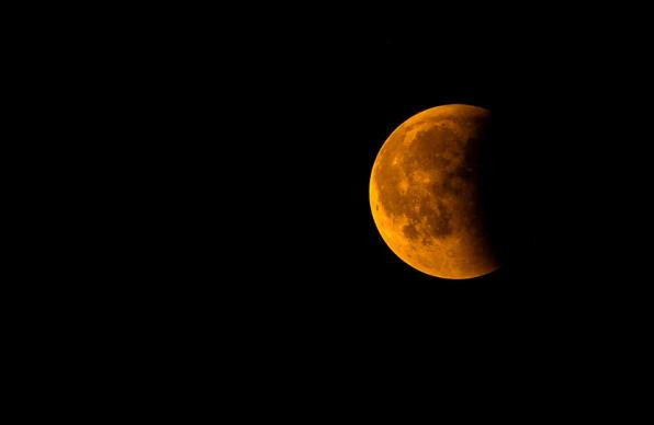 Тази вечер ще може да наблюдаваме лунно затъмнение Полусянката на Земята
