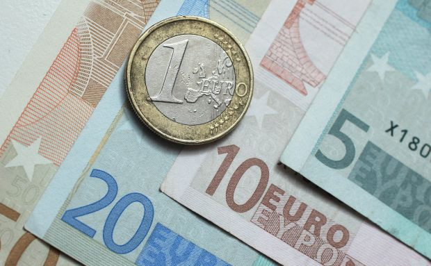 Курсът на еврото леко се повиши в сутрешната търговия във