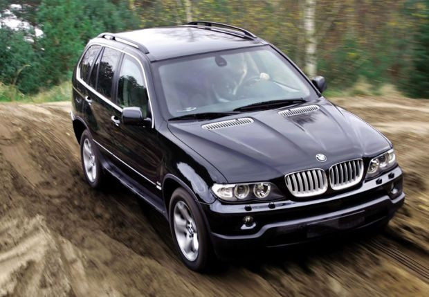 Германският производител BMW предупреждава собствениците на около 90 000 превозни