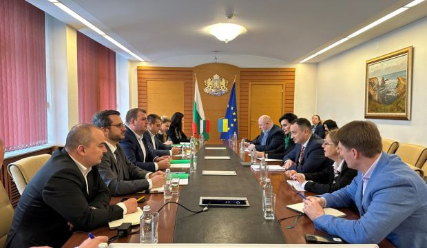 България и Украйна ще подпишат декларация за взаимодействие при пазарни смущения при търговията със слънчогледово олио