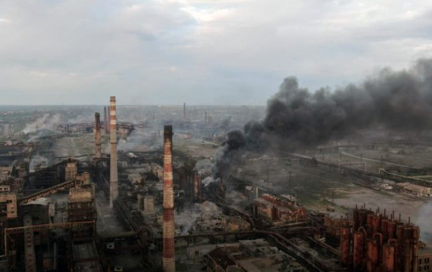 Отново има взривове в завода "Азовстал" в Мариупол