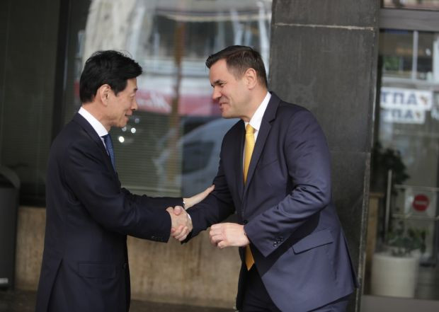 Mинистър Стоянов посрещна японския министър на икономиката, търговията и индустрията