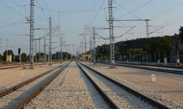 Трагичен инцидент със загинал спря влаковете между Пловдив и Асеновград
