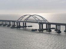 Русия затваря Кримския мост заради заплаха от удари
