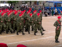 Въоръжените сили на България преминават през площад "Александър Първи"