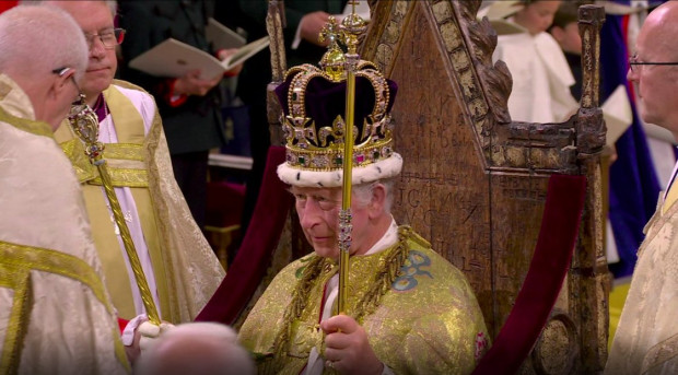 "Бог да пази краля": Миропомазаха Крал Чарлз III