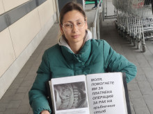Често застава пред "Кауфланд" в инвалидната си количка, има нужда от помощ