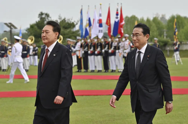 Лидерите на Южна Корея и Япония се срещнаха за да подобрят двустранните отношения