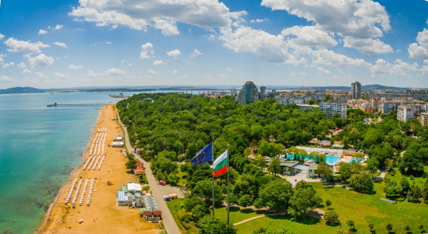 В Бургас отбелязват Деня на Европа с открита приемна, флашмоб, музика и пленер