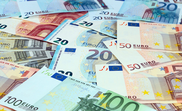 Курсът на еврото отстъпи днес и се понижи под нивото