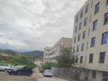 Пациент скочи от прозорец на частната болница в Благоевград