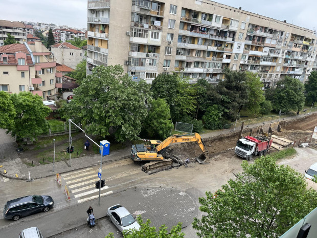 </TD
>Ново кръстовище на булевард Александър Стамболийски се затвори заради строителните