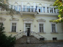 Украсяват кметството на "Централен" с детски рисунки