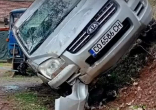 Жена падна в пропаст с автомобила си при опит да избегне дупка