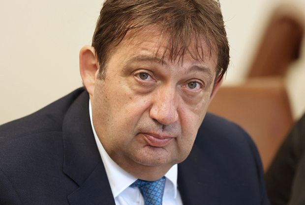 Министър Шишков: Трябва да намерим законов механизъм за решаване на проблема с незаконното строителство