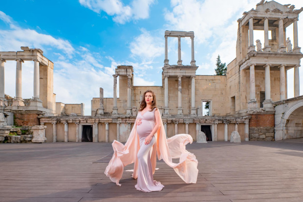 Вижте прекрасната Катрин Тасева с уникални снимки от Античния театър в Пловдив