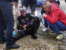Куче причини инцидент по време на Колоездачната обиколка на Италия