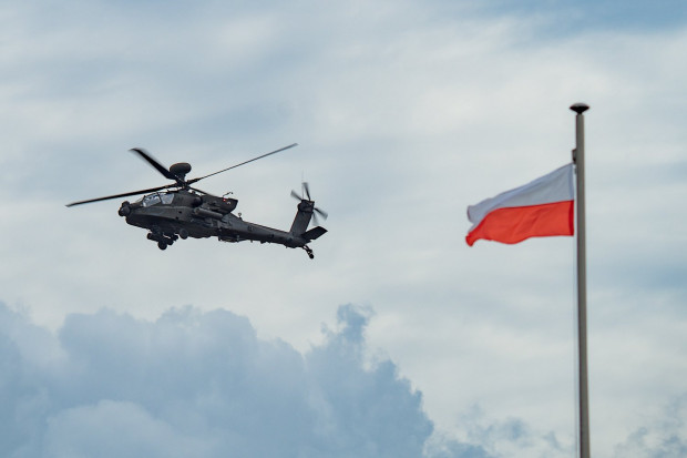 Полша ще има най-мощната армия в Европа до 2 години, чака 500 HIMARS и 100 Apache, плюс стотици Abrams