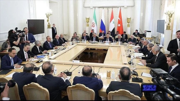 Външните министри на Турция и Сирия договориха "пътна карта" за възобновяване на отношенията в Москва