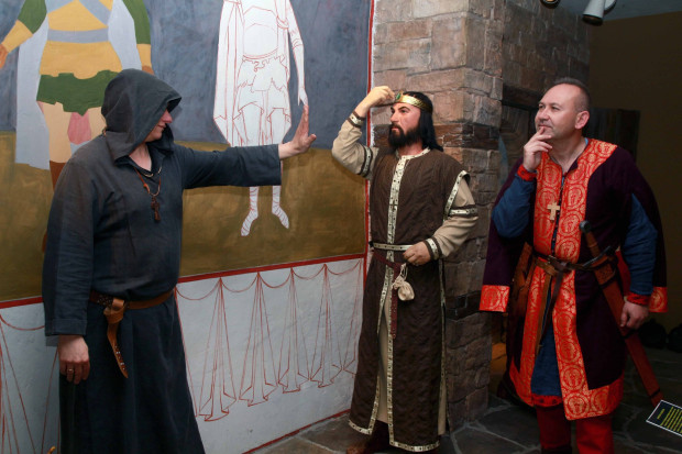 Персонажи от Средновековието посрещат посетители в Нощта на музеите във Велико Търново