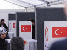 Основният опонент на Ердоган води в социологическите проучвания преди вота в Турция