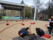 Екатерина Дафовска организира демонстрация по стрелба с лазерно оръжие в Чепеларе