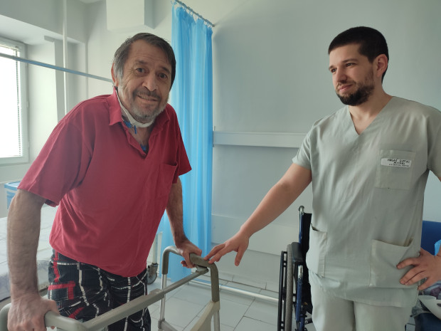 За първи път специалисти ортопеди в Бургас използваха биоактивно стъкло