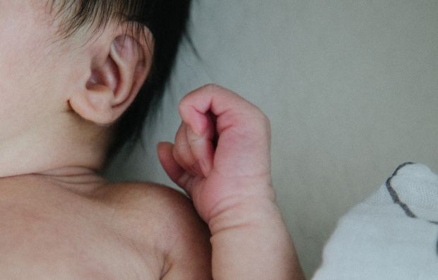 Борят се за живота на пребитото бебе от Видин