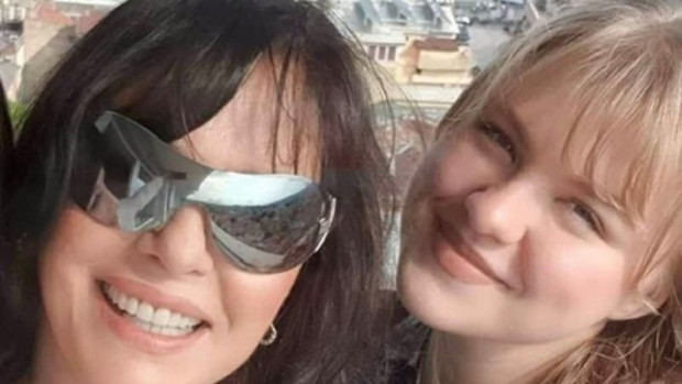 Осиновената дъщеря на Кичка Бодурова навърши 20 години Естрадната легенда