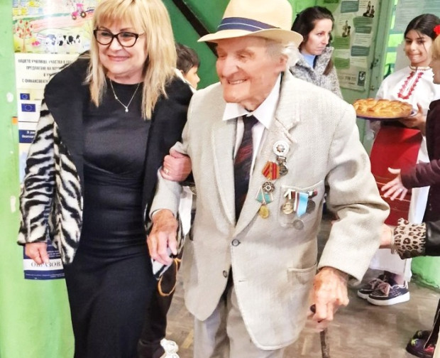102 годишният ветеран артилерист от Втората световна война Марин Узунов