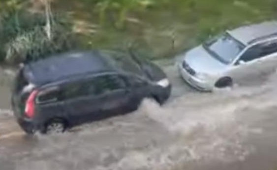 Нова авария на магистралния водопровод Варна-Златни пясъци“. Част от булевард