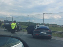 Много тежка катастрофа на пътя София - Пловдив, има кола по таван!