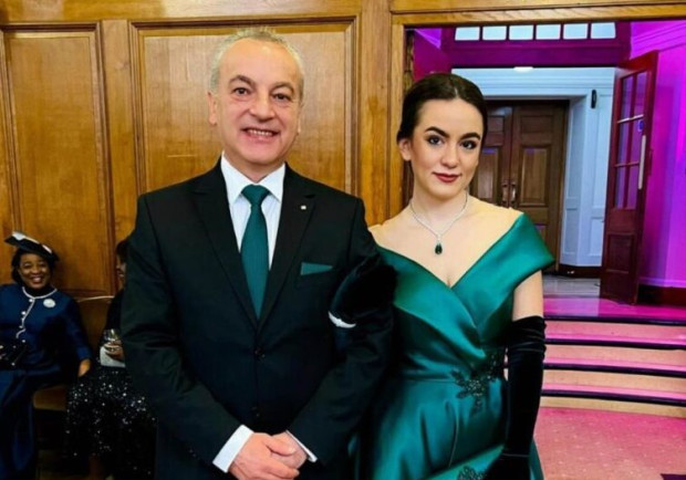 Габриела Донева придружи баща си служебния премиер Гълъб Донев