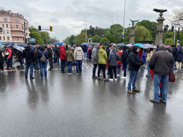 Протестиращите срещу насилието на пътя блокираха Орлов мост