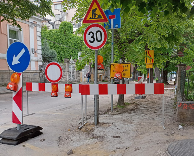 Започна ремонта на една от най-важните улици в центъра на Варна