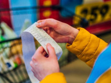 Цените на основни продукти тръгнаха надолу