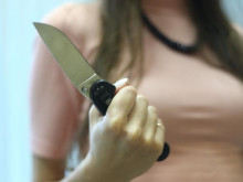 Жена прободе с нож приятеля си, баща й и брат й го довършиха