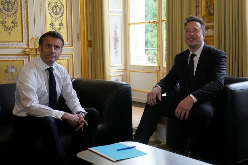 Макрон ухажва Мъск и други да "изберат Франция"