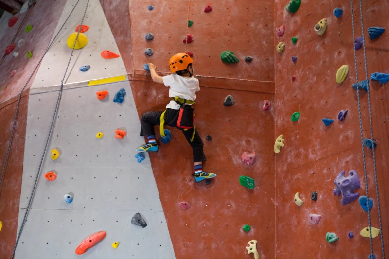 Въжето се скъса, дете падна от стена за катерене в пловдивски мол