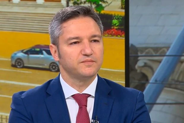 Вигенин: В България има разпад на институциите, а на практика от вчера няма прокуратура