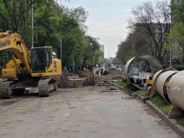 Над 2000 човека са 10 дни без топла вода, оправданието е, че ровът се е напълнил