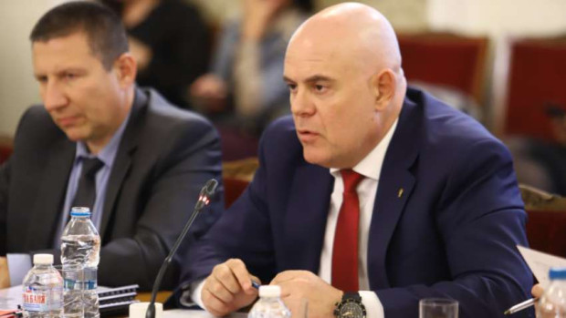 Заместник-главният прокурор Борислав Сарафов е подал сигнал срещу главния прокурор