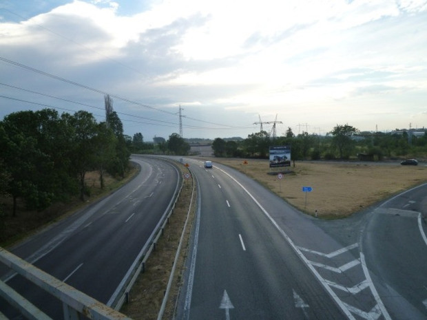 Временно е ограничено движението при км 6 в посока Варна