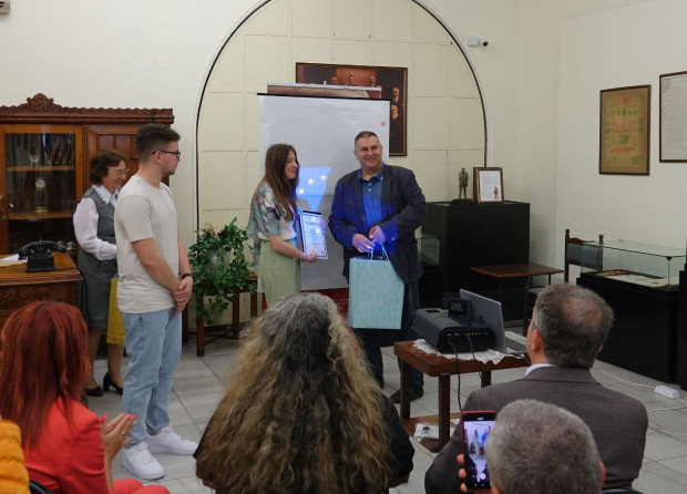 Наградиха победителите в ученически конкурс под патронажа на евродепутата Емил Радев