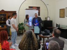 Наградиха победителите в ученически конкурс под патронажа на евродепутата Емил Радев