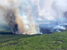 Евакуираха десетки хиляди в Канада заради горски пожар