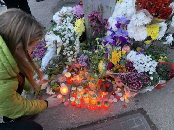Близки, приятели и роднини на загиналите младежи на бул. Сливница