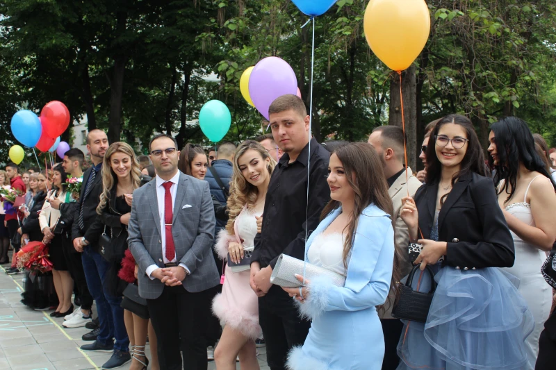 Сълзи от щастие в пловдивско училище