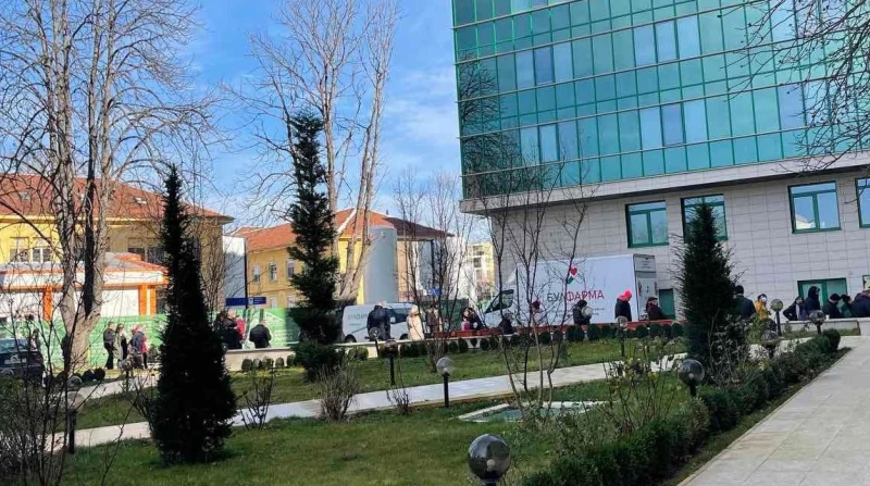 Млада дама помогна на мъж да излезе от доста неприятна ситуация в заведение